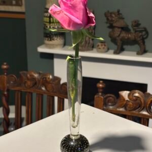 Pretty vintage glass bud vase.